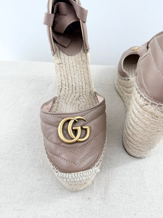 Gucci marmont GG raffia and leather platform sandals, 40