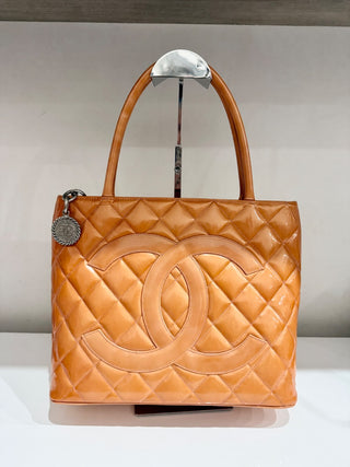Chanel CC logo quilted patent leather top handle bag