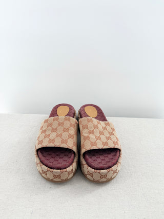 Gucci flat platform GG canvas slides angelina, 40
