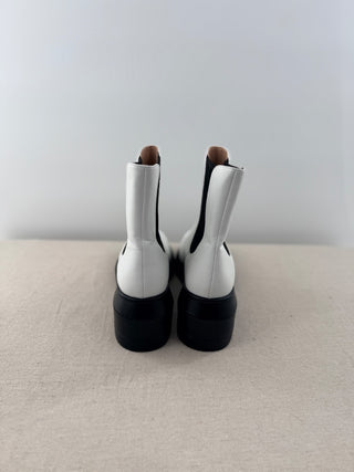 NWOT Stuart Weitzman Norah Chunky Lug Sole Leather Chelsea Boots White Size 8