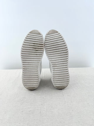 Louis Vuitton time out leather sneaker, 39