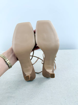 essen elevated essential heels featuring slim, asymmetrical straps, square toe, and slingback strap, 39