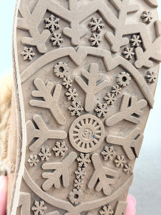 Monnalisa girls fur-cuff winter boots featuring oversized plush fur cuffs, and sparkling crystal embellishments, 31