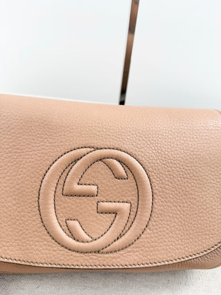 Gucci soho flap leather cross body bag with chain strap