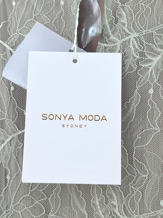 Sonya Moda Sydney sleeveless lace and satin gown dress, M