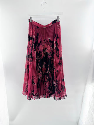 Twinset flowy pleated skirt with all over floral print designed with lightweight, slightly sheer feel, S