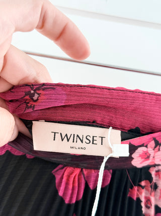 Twinset flowy pleated skirt with all over floral print designed with lightweight, slightly sheer feel, S