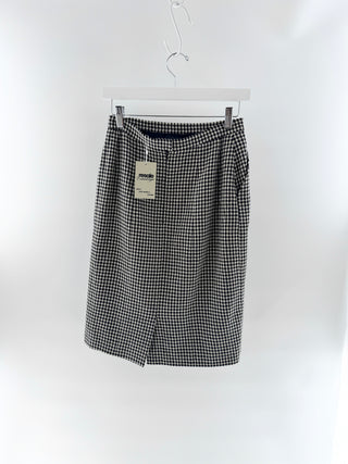 Chanel Midi pencil skirt with micro houndstooth, 40