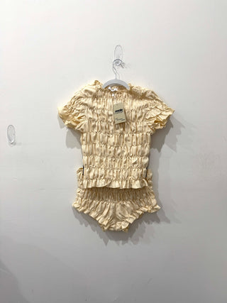 More to come Sets pale yellow, M