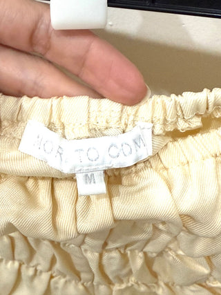 More to come Sets pale yellow, M