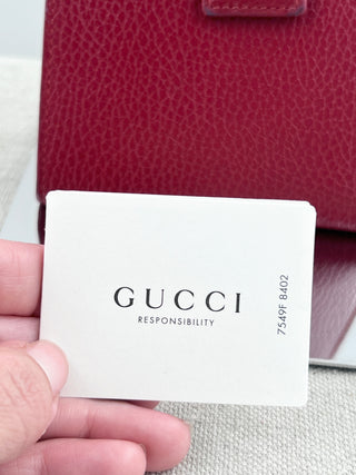 Gucci marmont bifold wallet in grained leather, featuring signature double G hardware