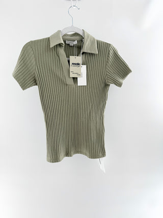 Vince short-sleeve sweater knit from soft ribbed fabric featuring relaxed polo collar and open V-neckline, XXS