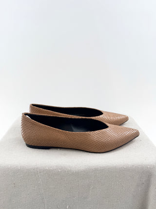 M. Gemi textured leather pointy toe flats, 37.5