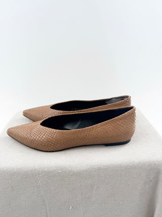 M. Gemi textured leather pointy toe flats, 37.5