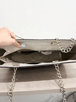 Henri Bendel waldorf chain toe bag leatehr