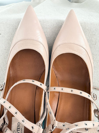 Valentino pointy toe leather pumps  with stud straps, 41