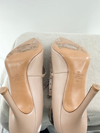 Valentino pointy toe leather pumps  with stud straps, 41