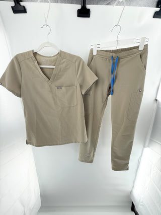 Figs set top and scrub pants, top XS/ bottom XXS