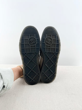 Chanel quilted suede and fabric sneakers CC, 41