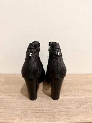 Chanel Leather Block Heel Cap Toe Quilted Ankle Booties Black Women's Size EU 40