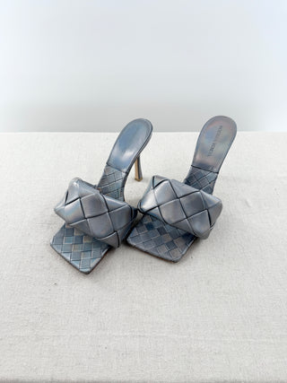 Bottega Veneta intreciatto leather heel sandals iridescent, 40