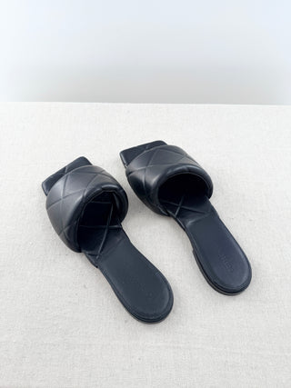 Bottega Veneta flat leather sandals, 40.5
