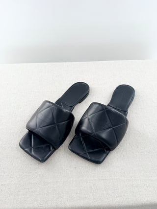 Bottega Veneta flat leather sandals, 40.5