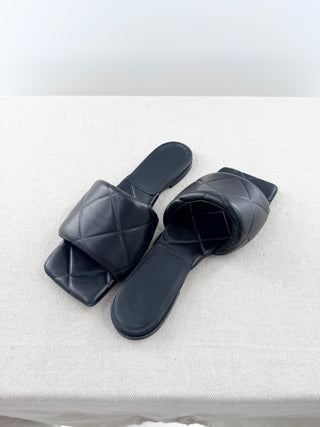 Bottega Veneta flat leather sandals, 40.5
