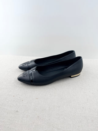 Chanel leather cap toe CC flats, 41