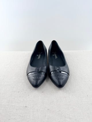 Chanel leather cap toe CC flats, 41