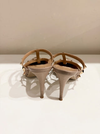 Valentino Garavani Rockstud Pebble Leather Pointed Toe Heeled Pumps Beige 39.5