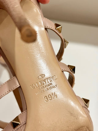 Valentino Garavani Rockstud Pebble Leather Pointed Toe Heeled Pumps Beige 39.5