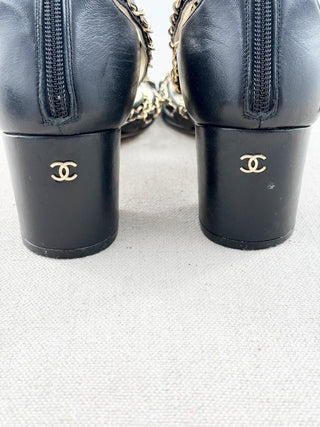 Chanel leather block sandals with link details, 40.5