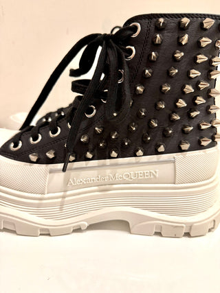 Alexander McQueen Tread Slick Leather Lace-Up Chunky Boots Black/White EU 39.5