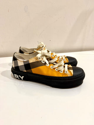 check sneakers, 37