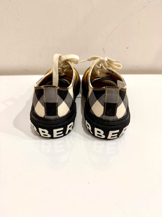check sneakers, 37