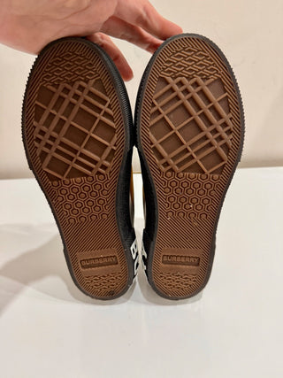 check sneakers, 37