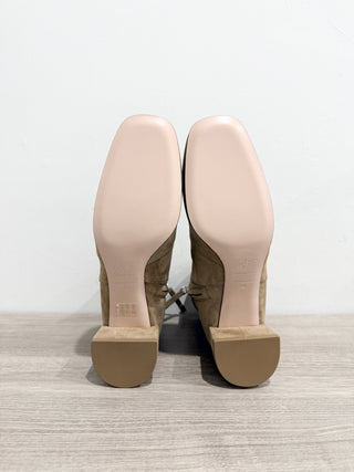 NWT Roger Vivier Tres Vivii Suede Block Heel Buckle Ankle Boot Light Beige EU 39