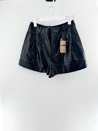 Alice & Olivia faux leather textured shorts, 6