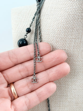 Chanel long vintage necklace with black beads and CC pearls