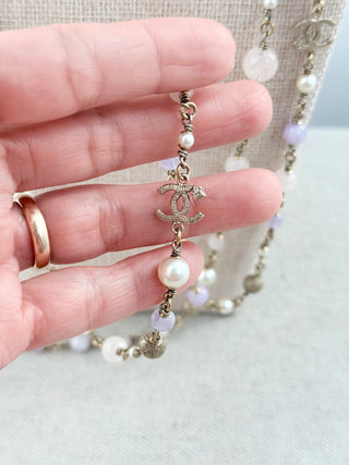 CHANEL vintage long necklace with pink beads and CC