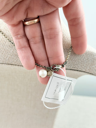 CHANEL vintage necklace with pearls and CC