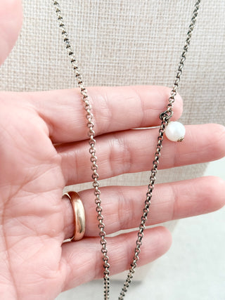 CHANEL vintage necklace with pearls and CC