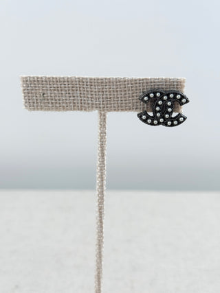 CHANEL SINGLE earring CC gunmetal and pearl