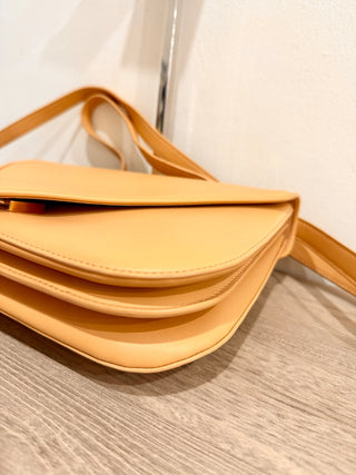 Bottega Veneta Mount Medium Envelope Chain Shoulder Handbag Natural Beige