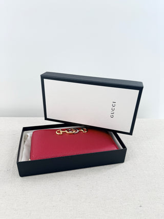 Gucci leather zip wallet with 2 tone logo