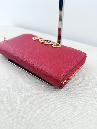 Gucci leather zip wallet with 2 tone logo