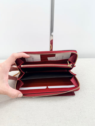 Gucci leather zip wallet with 2 tone logo