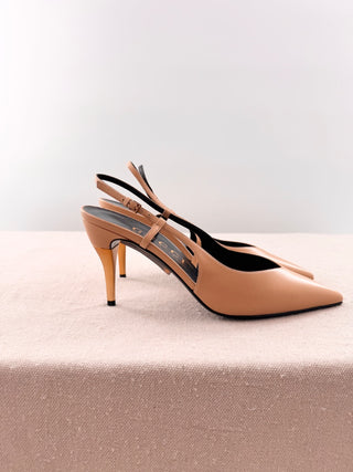 Gucci leather slingback pumps with gold heel, 39