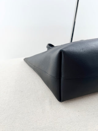 Saint Laurent shopping leather tote bag with YSL charm